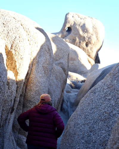 Isa Cordes exploring rocks